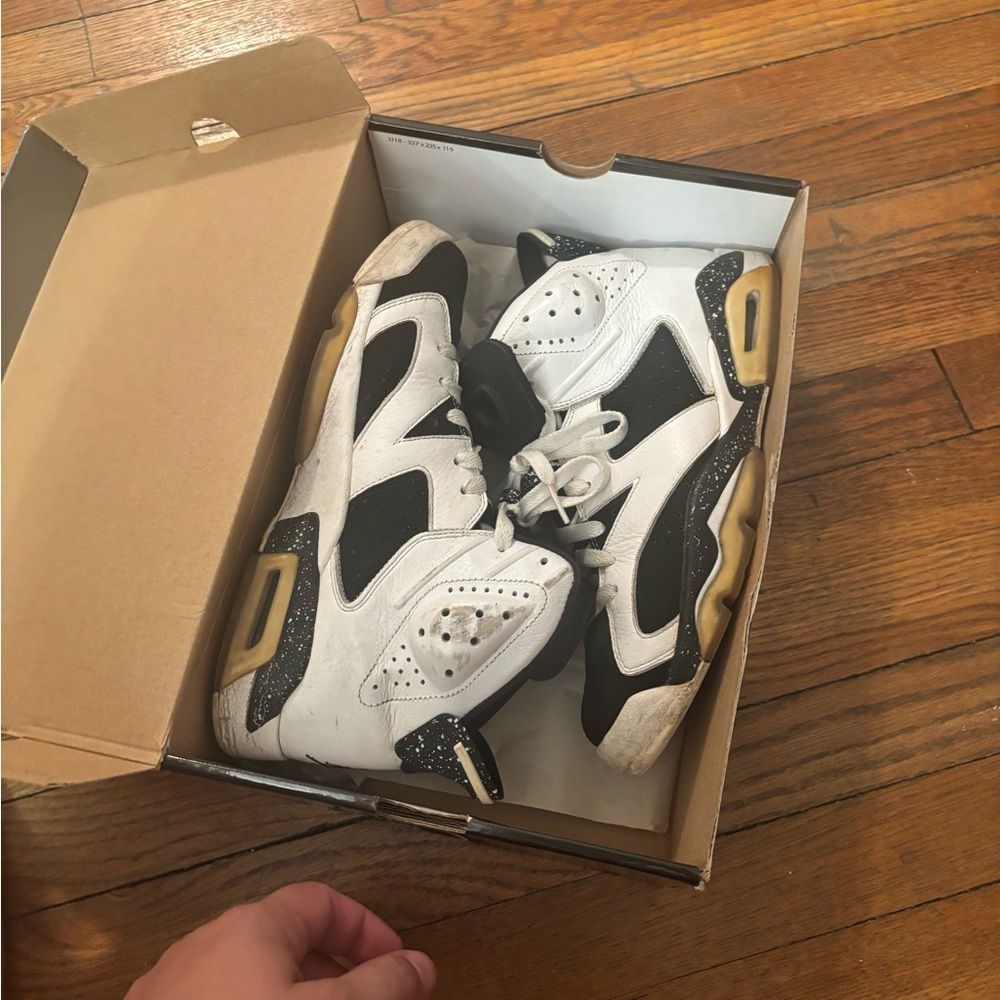 Air Jordan 6 Retro Sneakers - Black and white Oreo 2010 - Picture 1 of 7
